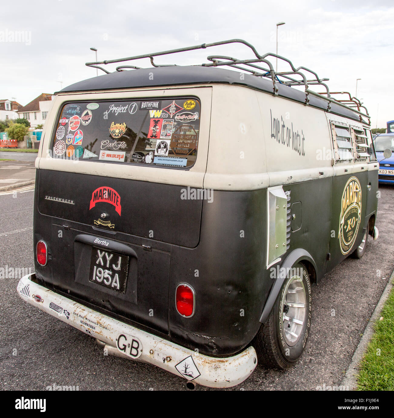 Klassische 60er Splitscreen-VW Camper Van UK Stockfoto