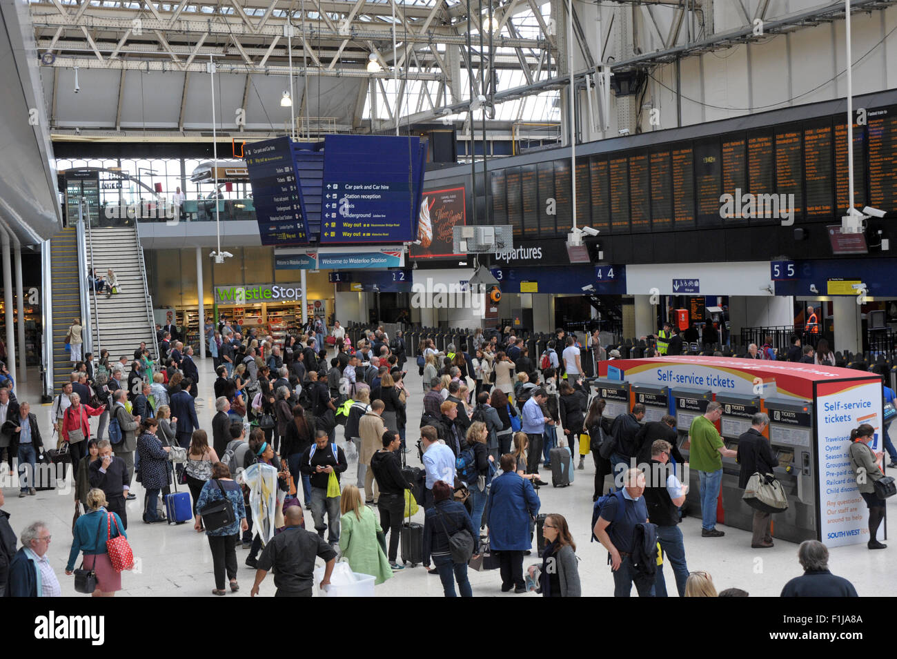 London, UK, 03.11.2014, Halle an der Waterloo Station. Stockfoto