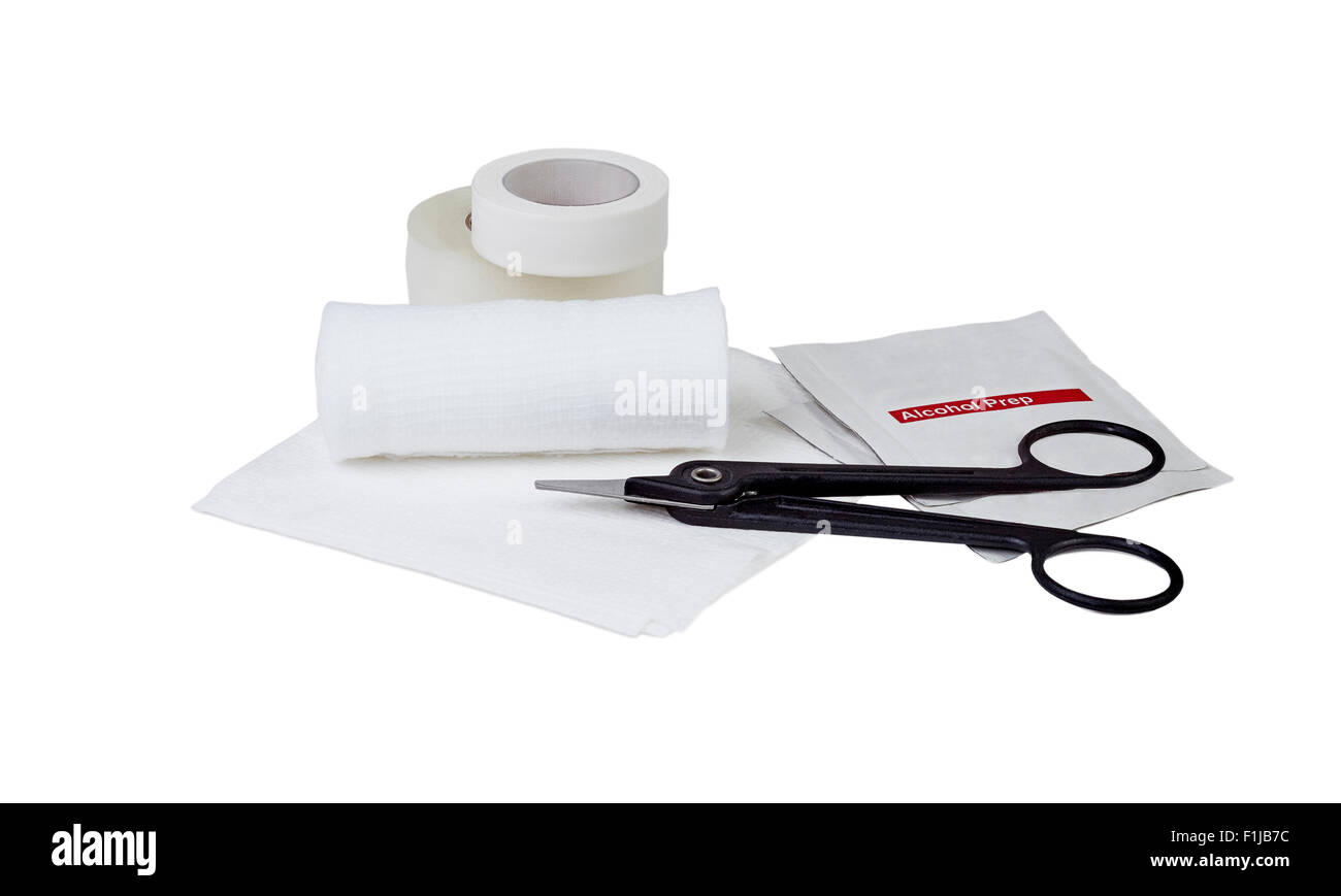 Weiße Gaze-Binde-Roll und Pad mit Prep Alkoholtupfer, medizinische Scheren und medizinisches Klebeband Stockfoto Weiße Gaze-Binde-Roll und Pad mit Prep Alkoholtupfer, medizinische Scheren und medizinisches Klebeband Stockfoto