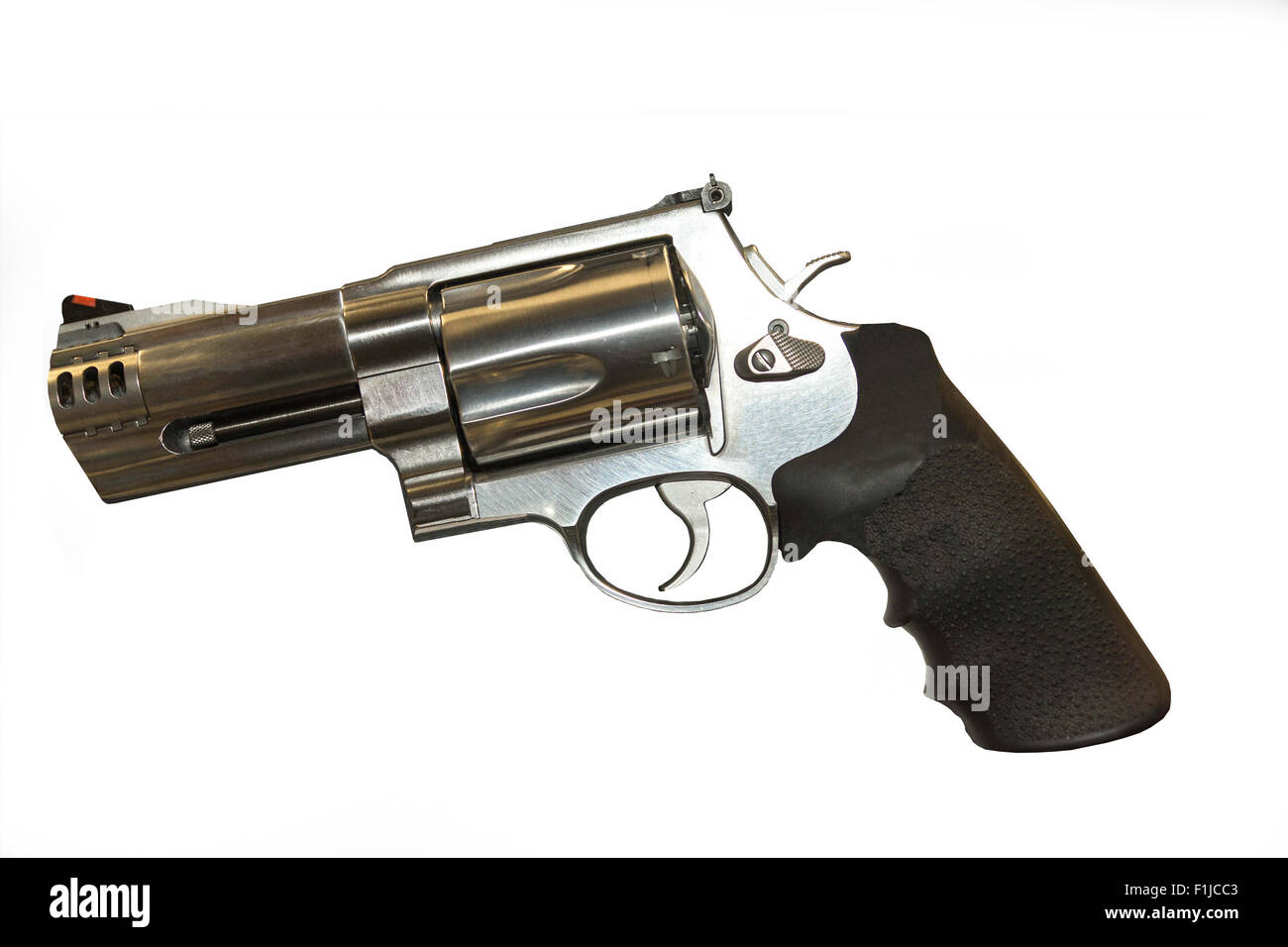 .500 S & W Magnum Pistole auf einem weißen Hintergrund. Stockfoto