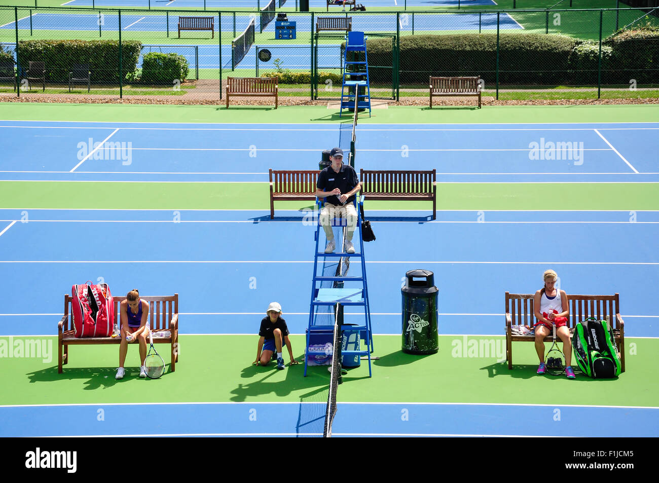 Tennismatch in The Riverside Gesundheit & Rackets Club Chiswick, Borough of Hounslow, Greater London, England, Vereinigtes Königreich Stockfoto