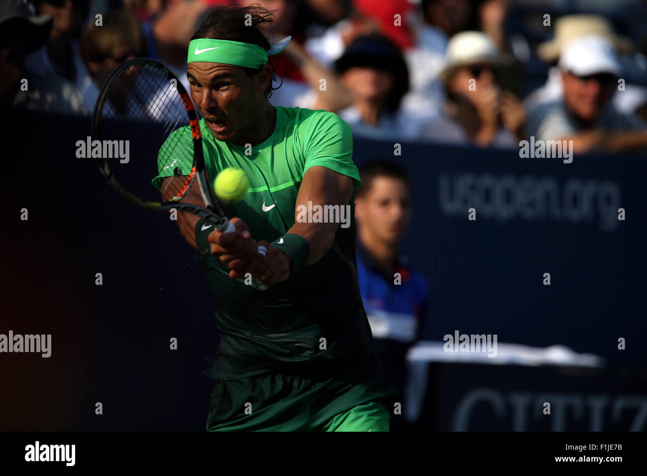 New York, USA. 02 Sep, 2015. Rafael Nadal aus Spanien, der Nummer 8 Samen, in Aktion gegen Diego Schwartzman Argentiniens während der zweiten Runde der US Open in Flushing Meadows. Quelle: Adam Stoltman/Alamy leben Nachrichten Stockfoto