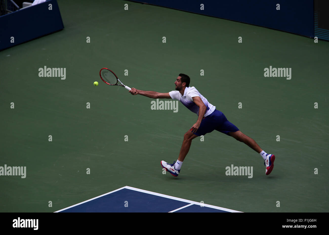 New York, USA. 02 Sep, 2015. Marin Cilic aus Kroatien, die Zahl 9 Samen und Titelverteidiger in Aktion gegen Evegeny Donskoi der Russischen während der zweiten Runde der US Open in Flushing Meadows, New York. Quelle: Adam Stoltman/Alamy leben Nachrichten Stockfoto