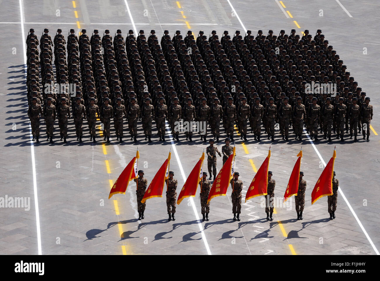 Peking, China. 3. September 2015. Eine Phalanx zu Ehren der Helden der "Pingxingguan Pass Schlacht" besucht eine Parade in Peking, Hauptstadt von China, 3. September 2015. Die Pingxingguan Pass Schlacht war der erste Sieg erreicht vom chinesischen Volk seit Beginn der Anti-japanischen Krieg, die Moral, die bundesweit in den folgenden Krieg des Widerstands erheblich gesteigert. China am Donnerstag statt Gedenken Aktivitäten, einschließlich einer großen Militärparade anlässlich der 70. Jahrestag des Sieges von dem chinesischen Volk Krieg des Widerstands gegen die japanische Aggression und den antifaschistischen Krieg. (Xinh Stockfoto