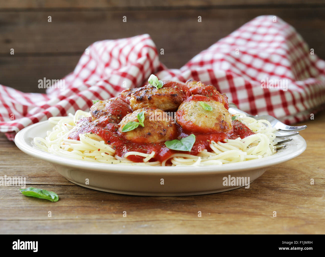 Italienische Küche Pasta - Spaghetti mit Tomatensauce und ...