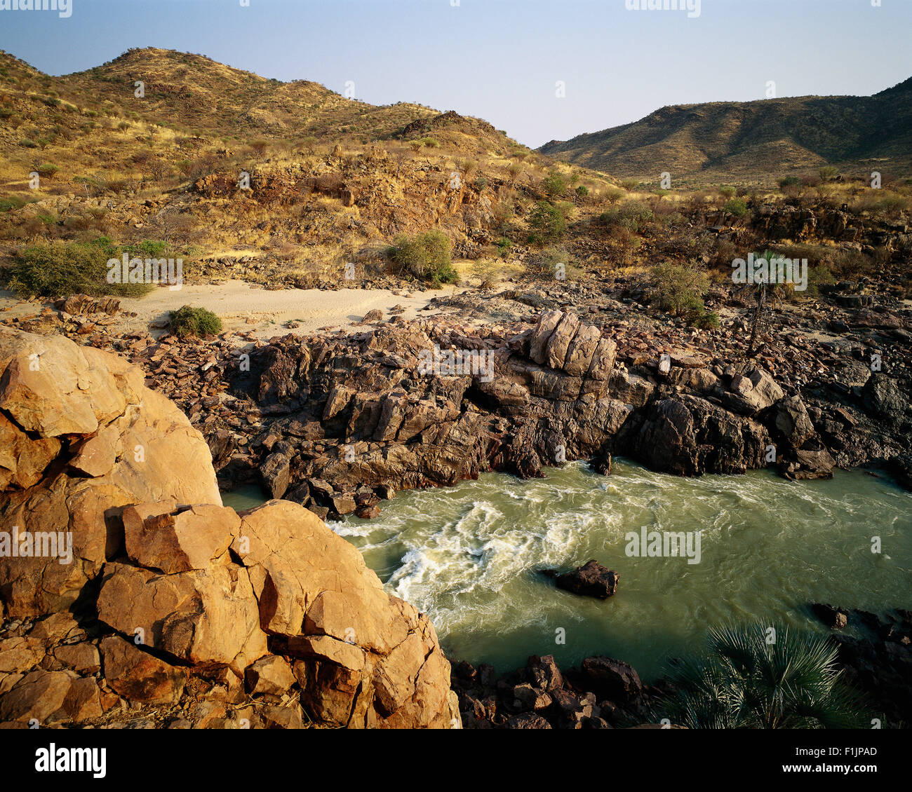 Kluane River in der Nähe von Angola und Namibia, Afrika-Grenze Stockfoto
