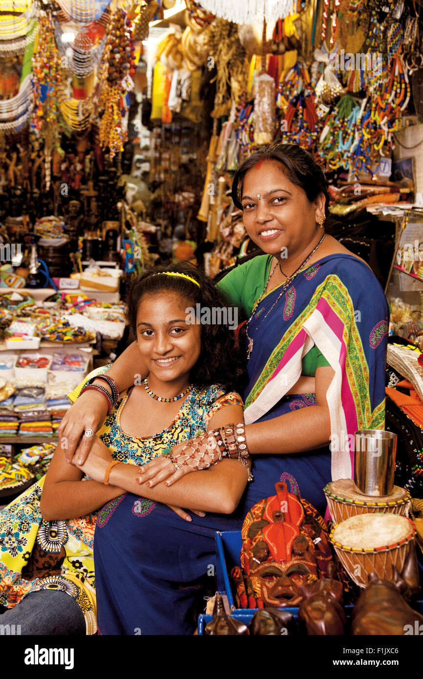 Mutter und Tochter, Victoria Street Market Stockfoto