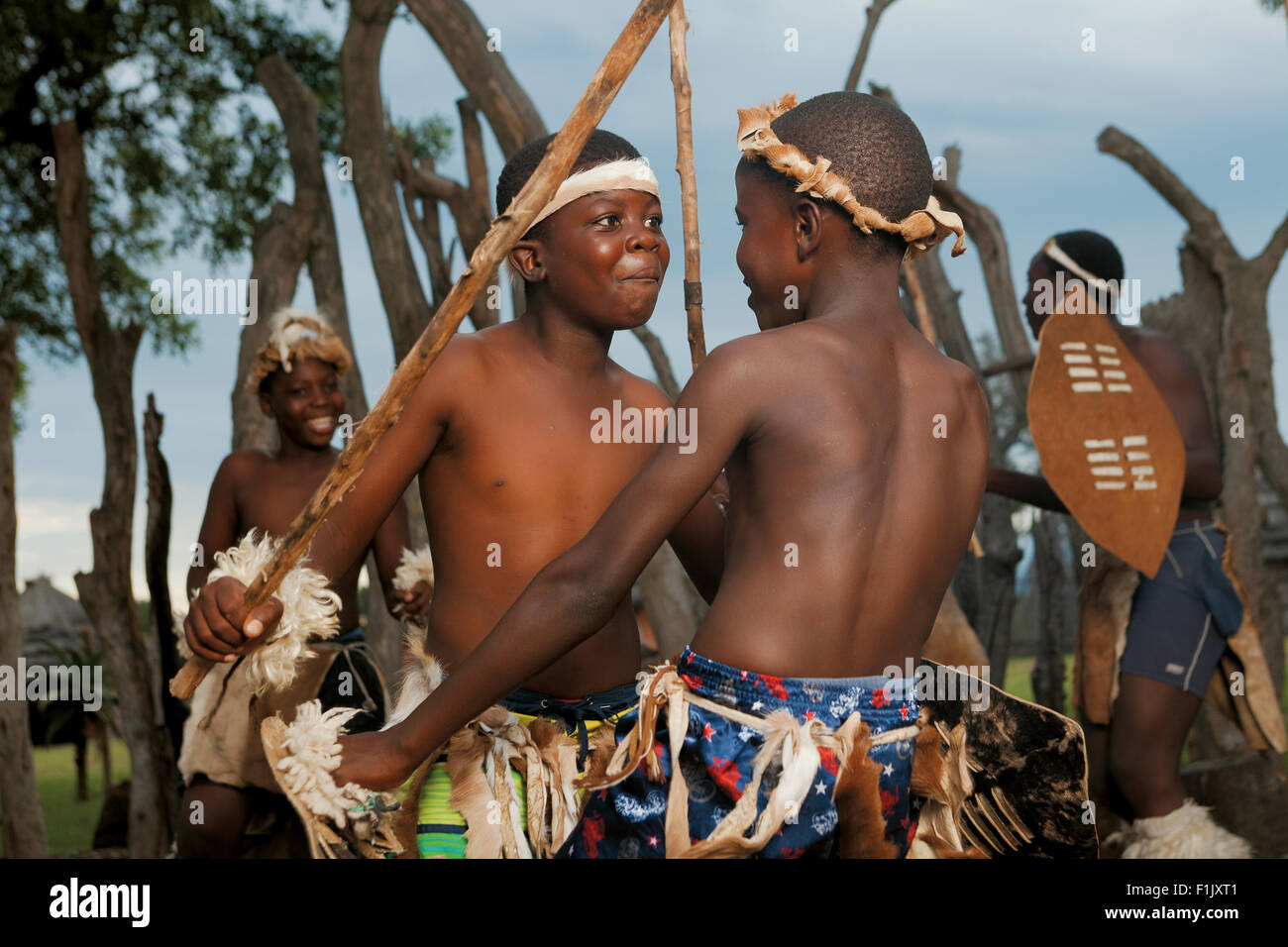 Shangaan Tänzer, Nyani Tribal Village Stockfoto