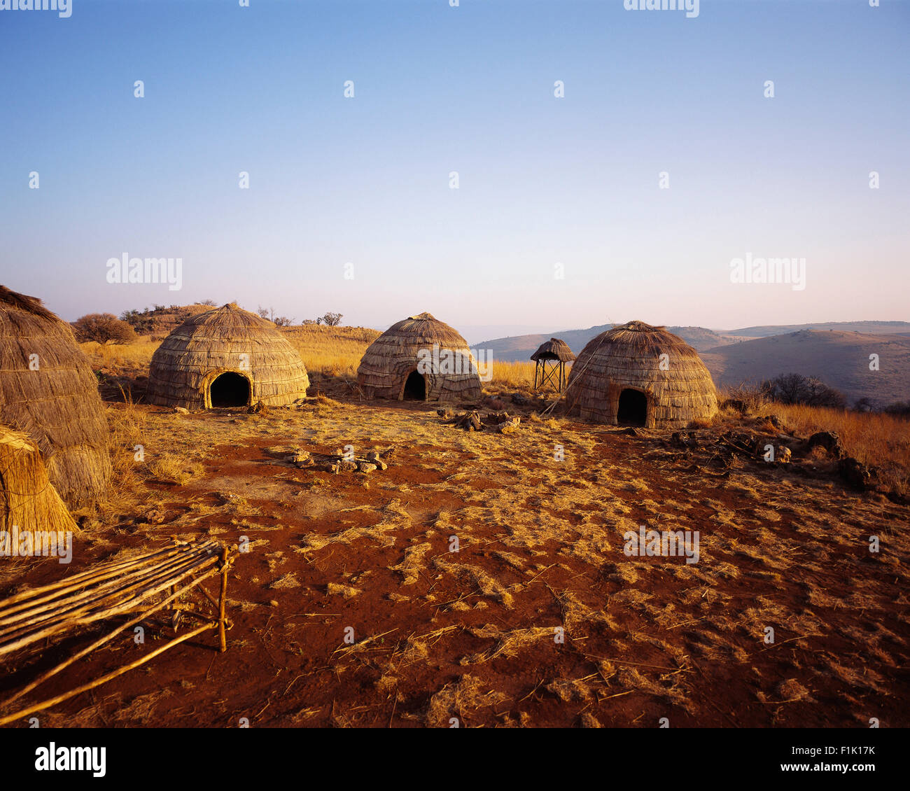 Zulu-Hütten am Film Set KwaZulu Natal, Südafrika Stockfoto