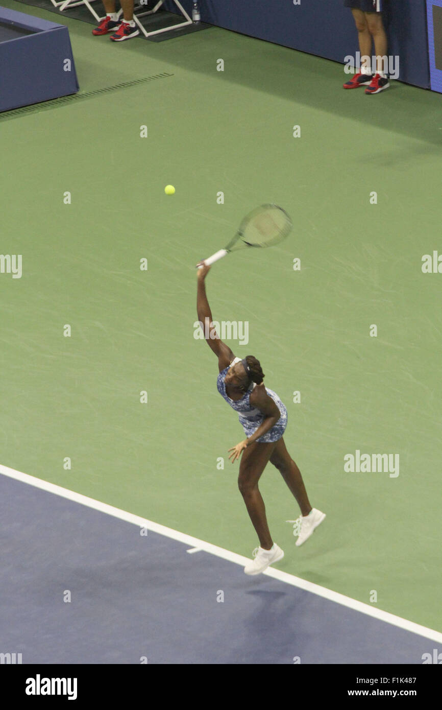 New York, New York, USA. 2. Sep, 2015. Tag3 der US Open in Forest Hills Queens in The Arthur Ashe Tennisstadion Tennismatches. Frauen passen Irina Falconi gegen Venus Williams. Mens Match Novak Djokovic gegen Andreas Haider - Maurer.Venus Williams gewann ihr Spiel. und Novak Djokovic gewann sein Match © Bruce Cotler/Globe Fotos/ZUMA Draht/Alamy Live News Stockfoto