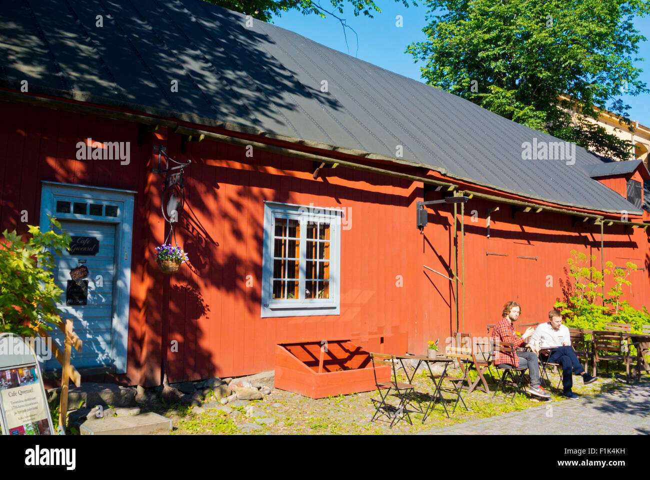 Cafe Qwensel, Fortuna-Kortteli, Fortuna Viertel Bereich von historischen Holzhäusern, Turku, Finnland Stockfoto