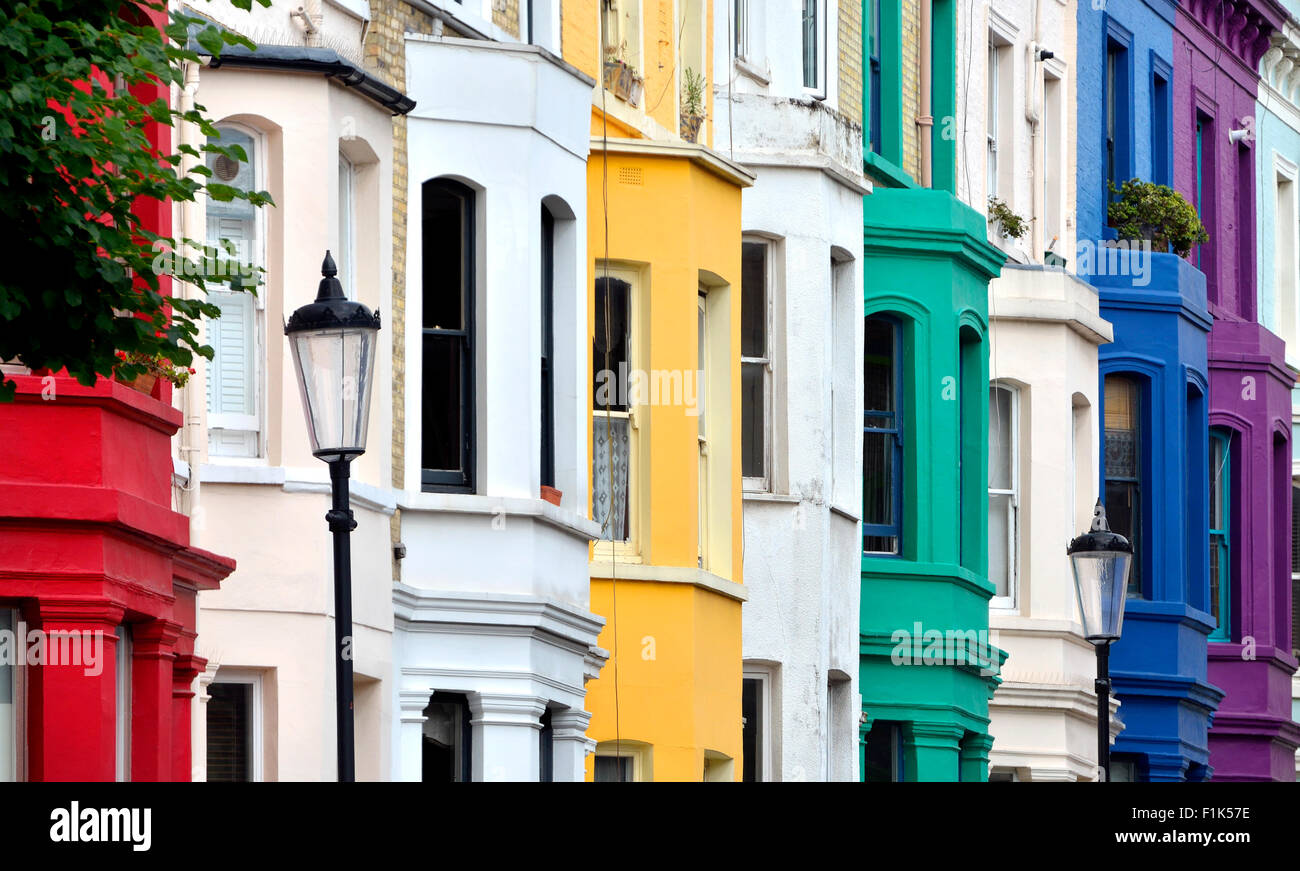 London, England, Vereinigtes Königreich. Bunte Häuserfassaden in Lancaster Road, in der Nähe von Portobello Road, Kensington Stockfoto