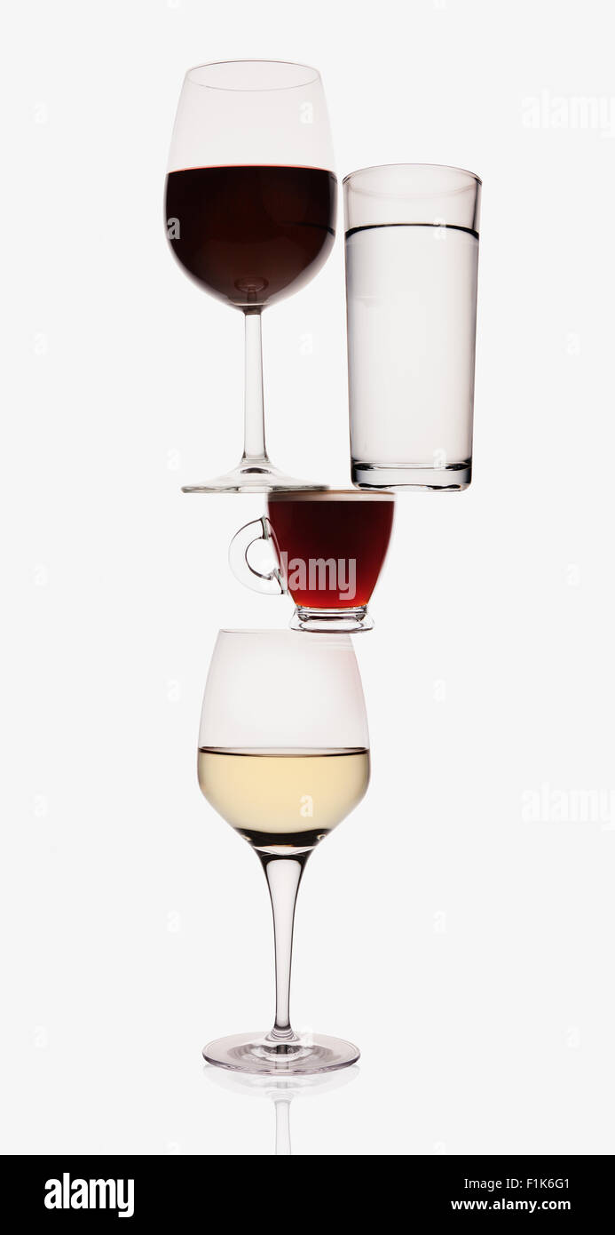 Wein, Wasser und Espresso Gläser Auswuchten Stockfoto