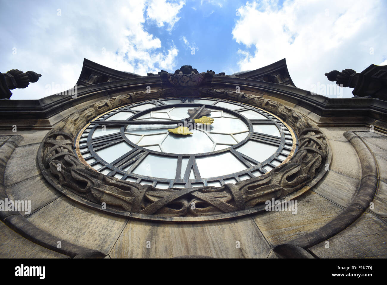 Leeds Rathaus Zifferblatt entworfen von Edward Beckett Denison Leeds Yorkshire Vereinigtes Königreich Stockfoto