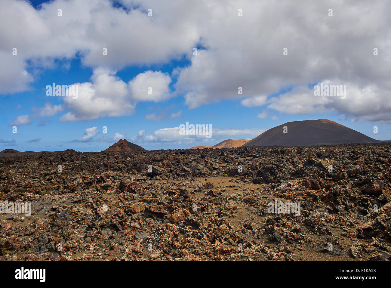 Ein Blick auf die Lavafelder von einer der wichtigsten Orte ist der Nationalpark Timanfaya Stockfoto