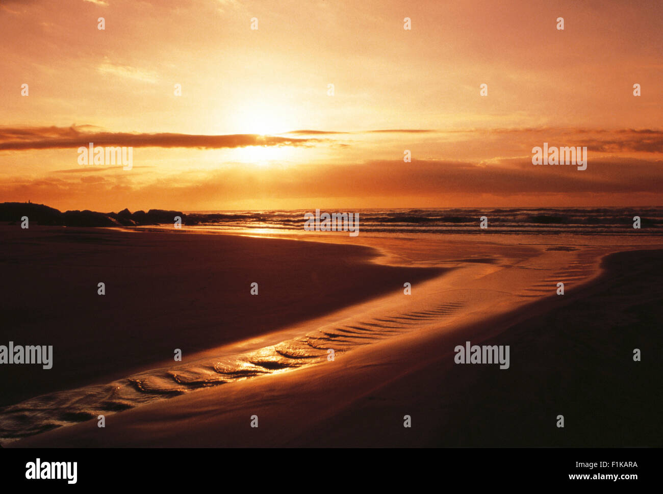 Sonnenuntergang am Strand. Western Cape, Südafrika, Afrika Stockfoto