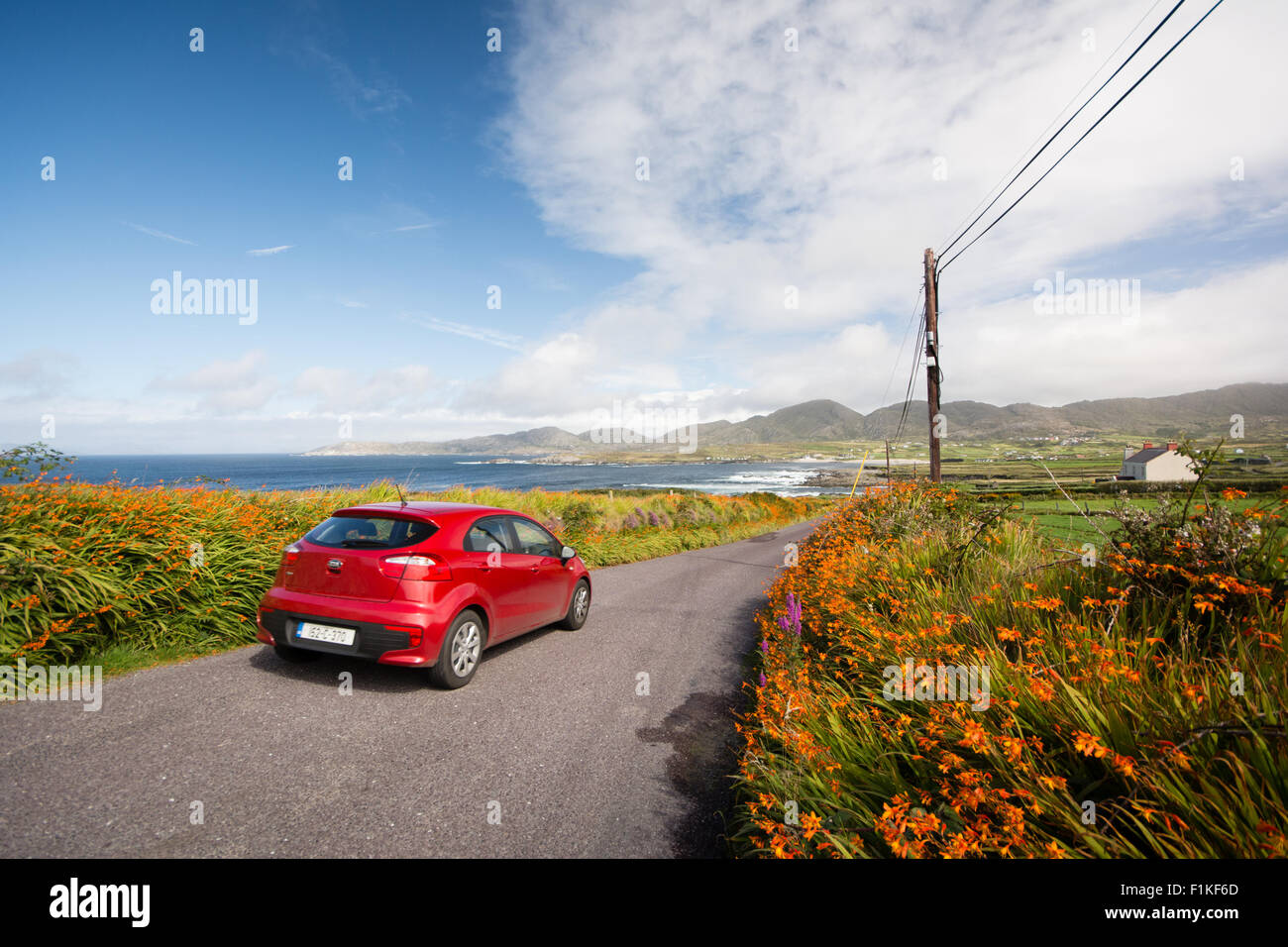 Straßen- und Touring Route entlang der wilden Atlantik Weg an der West Küste von Irland Stockfoto