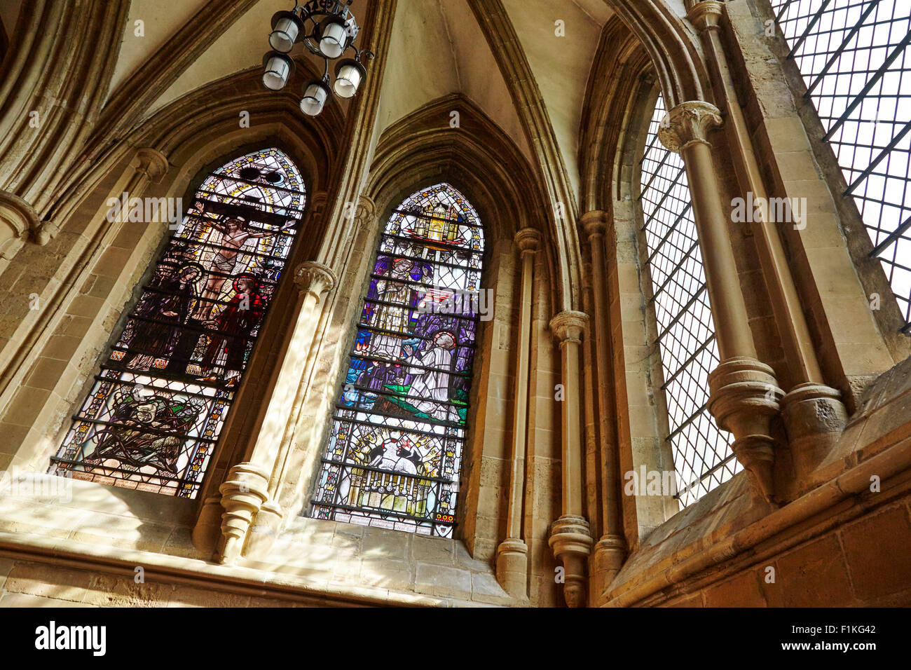 Innenansicht der Glasfenster in der Klosterkirche, Southwell, Nottinghamshire, England, UK. Stockfoto