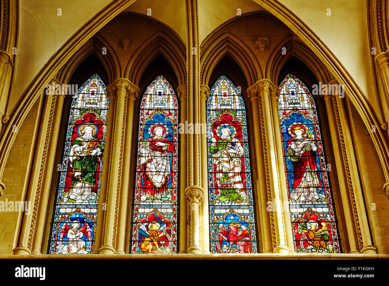Innenansicht der Glasfenster in der Klosterkirche, Southwell, Nottinghamshire, England, UK. Stockfoto