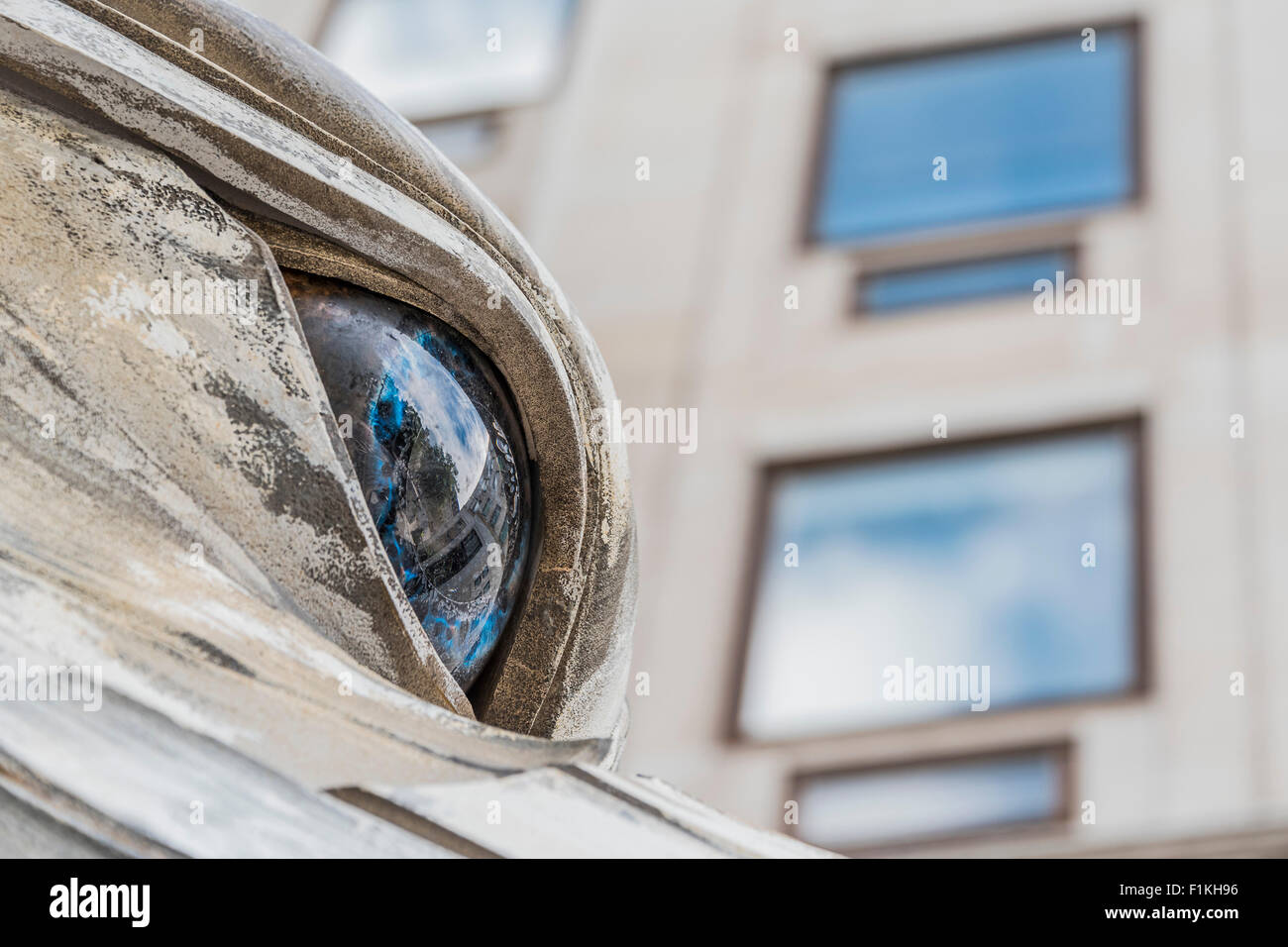 London, UK. 3. September 2015. Greenpeace bringt seine riesigen Animatronic Eisbär, Aurora, um Contine seine arktischen Protest gegen Shell Erdölbohrung in einem sehr fragilen Umfeld.  Die riesige mechanisch betriebenen Bär befindet sich außerhalb der Shell-HQ auf der Southbank. Bildnachweis: Guy Bell/Alamy Live-Nachrichten Stockfoto