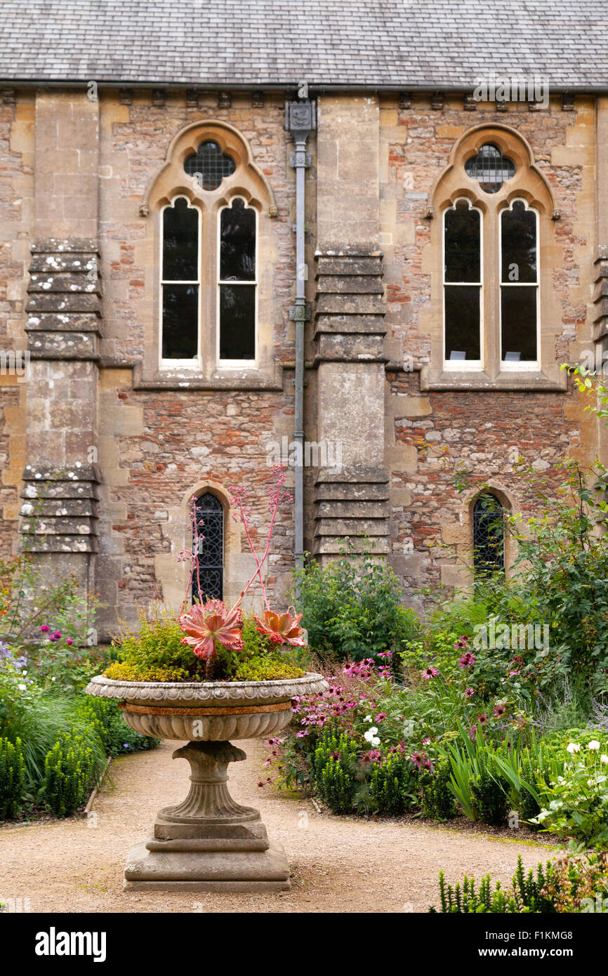 Teil des Gartens Bischofspalast, der Bischofspalast, Wells, Somerset England UK Stockfoto