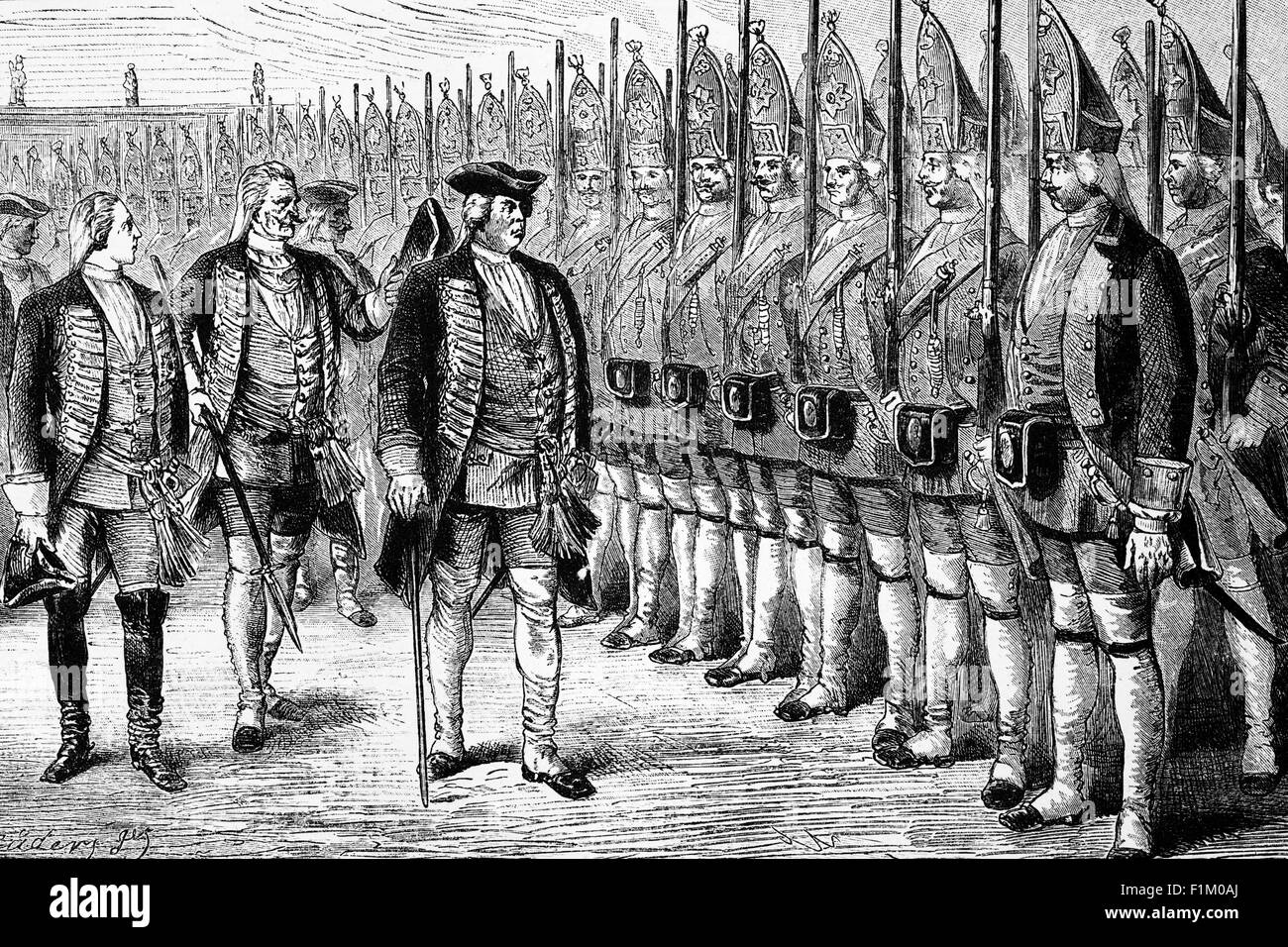 König Friedrich Wilhelm I. von Preußen inspiziert seine Riesengarde, bekannt als die Großen Grenadiere von Potsdam, obwohl die meisten sie die Potsdamer Grenadiere oder Potsdamer Riesen nannten. Die ursprünglich benötigte Höhe betrug 6 preußische Füße (etwa 6'2' oder 1.88 Meter). Einer der höchsten Soldaten, der Ire James Kirkland, war angeblich 2.17 Meter (etwa 7 Fuß)[2] hoch. Er gab den Vätern von großen Söhnen und Grundbesitzern, die ihre höchsten Landarbeiter aufgaben, um sich dem Regiment anzuschließen, Boni. Wenn der Mann nicht daran interessiert war, dem Regiment beizutreten, griff der König zu Zwangsrekrutierung und Entführung. Stockfoto