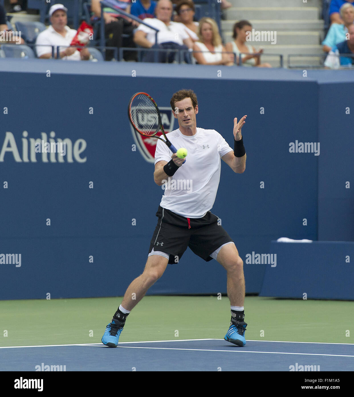 Flushing Meadow, New York, USA. 3. Sep 2015. NEW YORK - SEP 03: Andy Murray (GBR) in Aktion hier, Runde Niederlagen Adrian Mannarino (FRA) 57, 46, 61, 63 6 in ihrem zweiten Spiel der 2015 US Open in Flushing Meadows, NY. Bildnachweis: Andrew Patron/Zuma Draht Credit: Andrew Patron/ZUMA Draht/Alamy Live-Nachrichten Stockfoto