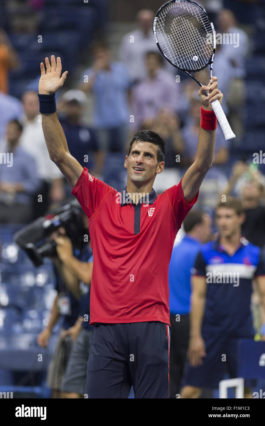 Flushing Meadow, New York, USA. 2. Sep, 2015. NEW YORK-SEP 02: Novak Djokovic (SRB) feiert nach dem Sieg über Andreas Haider-Maurer 64, 61, 62 in ihrer Öffnung Runde Spiel der 2015 US Open in Flushing Meadows, NY. Foto: Andrew Patron/Zuma Draht © Andrew Patron/ZUMA Draht/Alamy Live-Nachrichten Stockfoto