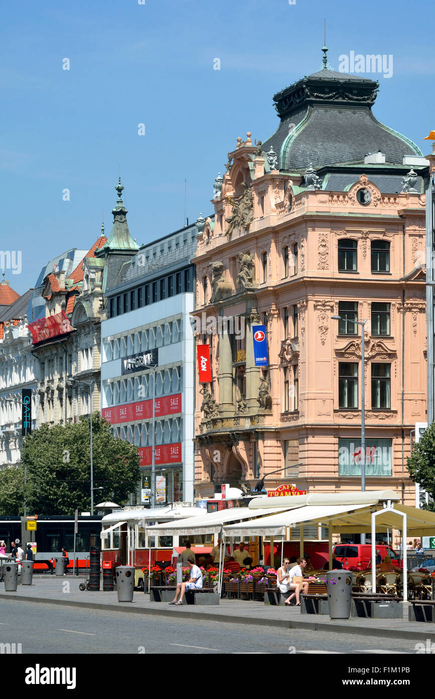 Gewerblich genutzten Gebäuden auf dem Wenzelsplatz im historischen Zentrum von Prag. Stockfoto