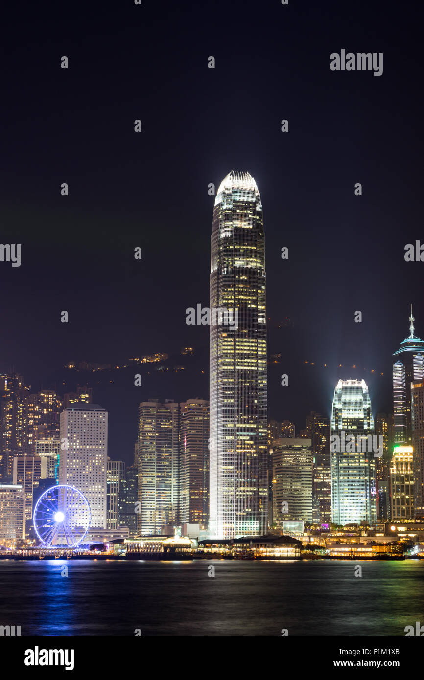 Nachtansicht des Victoria Harbour in Hongkong Stockfoto