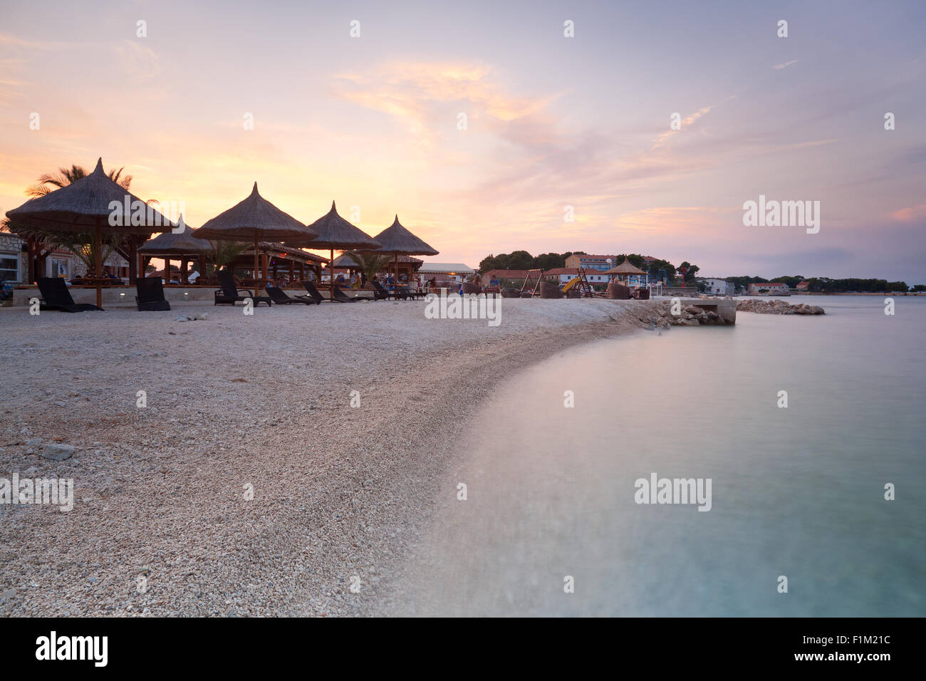 Nacht bar Ritam im Sonnenuntergang, Insel Ugljan, Dalmatien, Kroatien Stockfoto