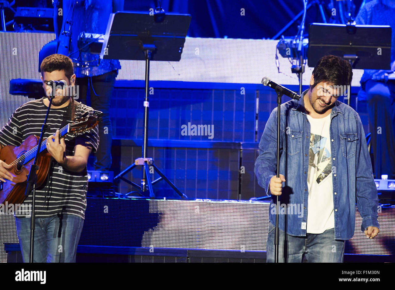 Madrid, Spanien. 3. Sep 2015. David Munoz und Jose Manuel Munoz von Estopa führt auf der Bühne während Cadena Dial 25 Jubiläumsfeier im Palacio de Los Deportes am 3. September 2015 in Madrid Credit: Jack Abuin/ZUMA Draht/Alamy Live News Stockfoto