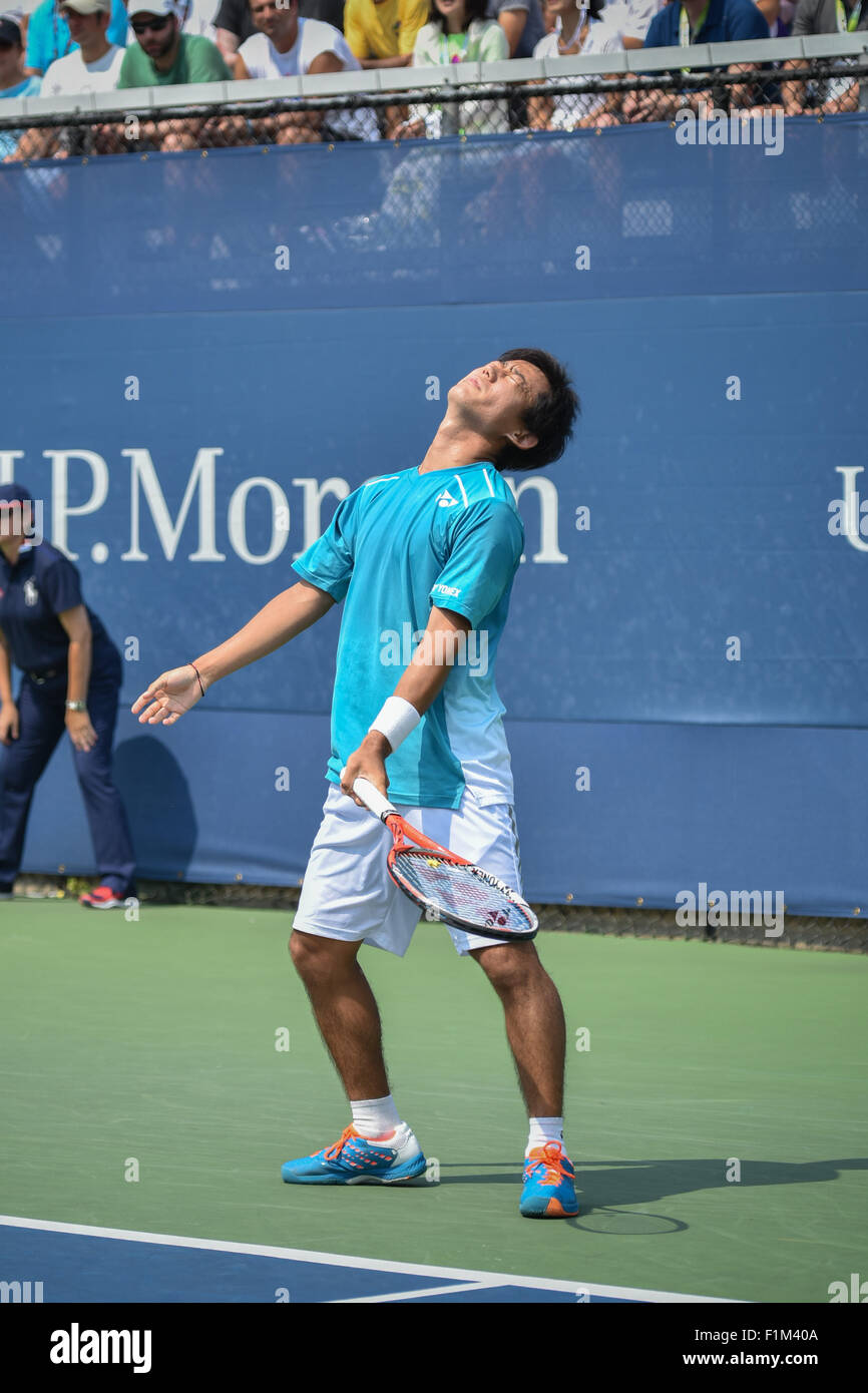 New York, USA. 3. Sep 2015. Yoshihito Nishioka (JPN) Tennis: Yoshihito Nishioka Japan reagiert in den Männern Singles zweiten Vorrundenspiel der US Open Tennisturnier im USTA Billie Jean King National Tennis Center, Flushing Meadows in New York, Vereinigte Staaten von Amerika. © Hiroaki Yamaguchi/AFLO/Alamy Live-Nachrichten Stockfoto