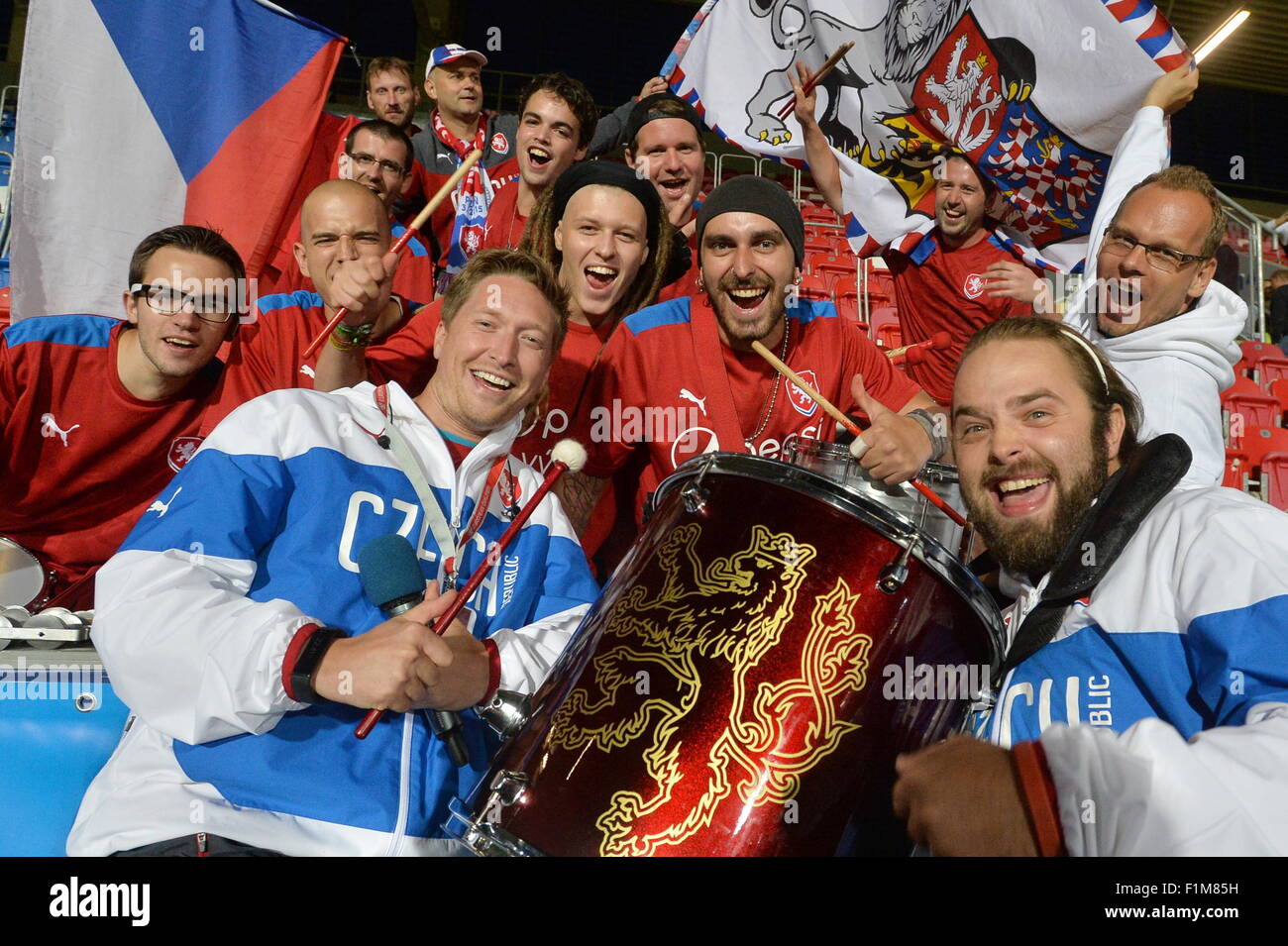 Pilsen, Tschechische Republik. 03rd Sep 2015. Tschechischen Fans während der Fußball-europäische Qualifikation entsprechen Tschechien Vs Kasachstan, in Pilsen, Tschechische Republik, 3. September 2015. Bildnachweis: Pavel Nemecek/CTK Foto/Alamy Live-Nachrichten Stockfoto