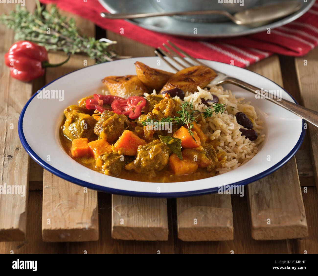 Karibisches Curry Ziege mit Reis und Erbsen. West Indies Essen Stockfoto Karibisches Curry Ziege mit Reis und Erbsen. West Indies Essen Stockfoto