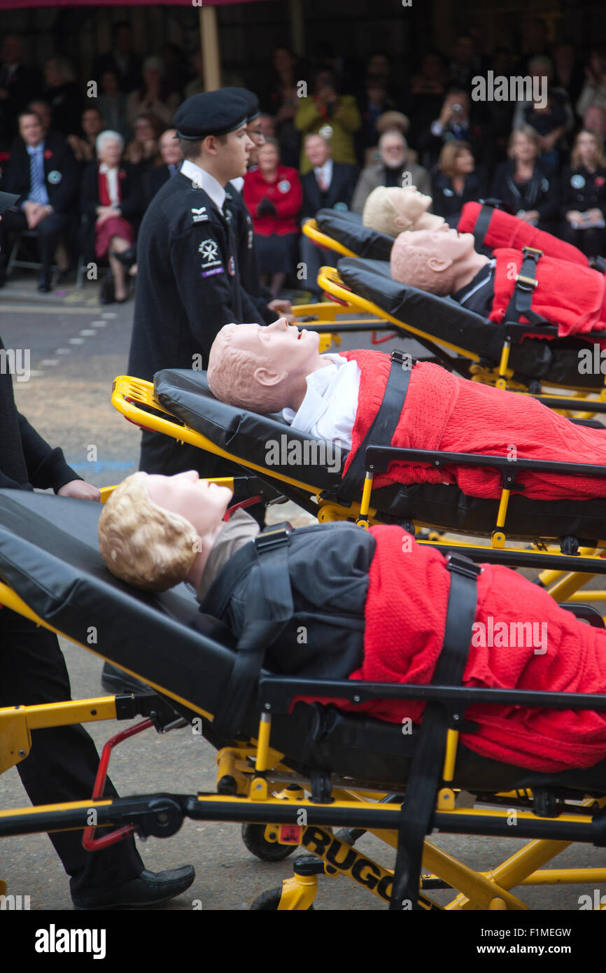 Der Lord Mayor es Show, St John Ambulance Mitglieder Teilnahme an der jährlichen parade außerhalb Mansion House, City of London, UK Stockfoto