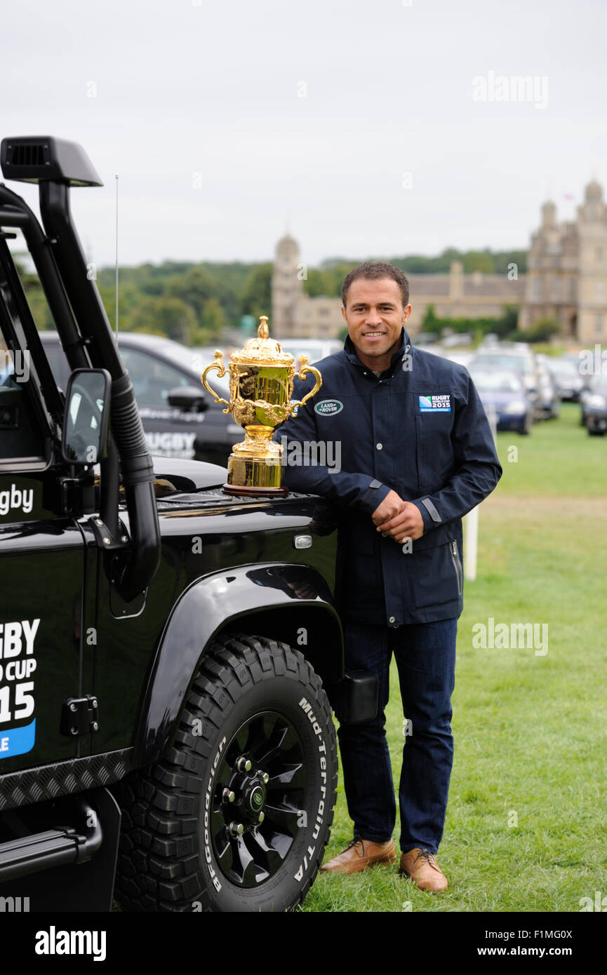 Stamford, UK. 04. Sep, 2015. Der Land Rover Burghley Horse Trials. Jason Robinson OBE mit den Webb Ellis Cup auf seiner Tour vor den Rugby World Cup 2015 in 2015 Land Rover Burghley Horse Trials. Der Land Rover Burghley Horse Trials statt 3.-6. September. Bildnachweis: Jonathan Clarke/Alamy Live-Nachrichten Stockfoto