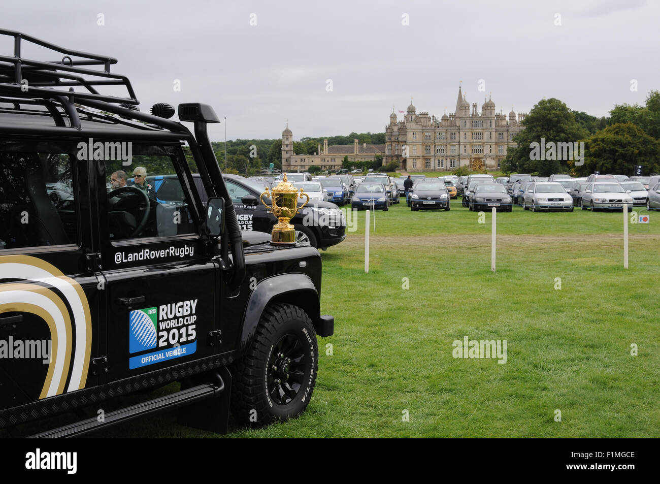 Stamford, UK. 04. Sep, 2015. Der Land Rover Burghley Horse Trials. Jason Robinson OBE mit den Webb Ellis Cup auf seiner Tour vor den Rugby World Cup 2015 in 2015 Land Rover Burghley Horse Trials. Der Land Rover Burghley Horse Trials statt 3.-6. September. Bildnachweis: Jonathan Clarke/Alamy Live-Nachrichten Stockfoto