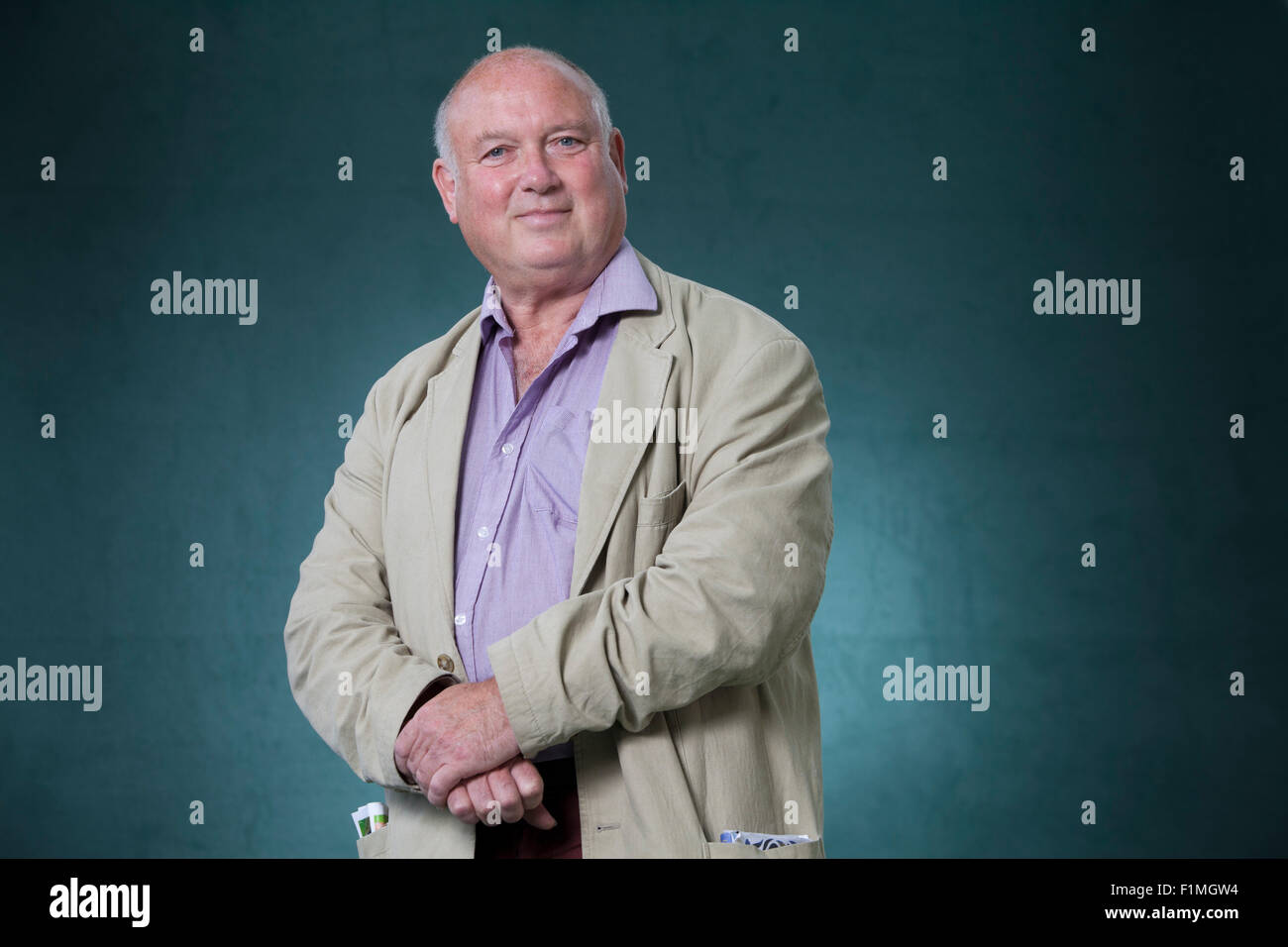 Louis de Bernières, der britische Schriftsteller, an das Edinburgh International Book Festival 2015. Edinburgh, Schottland. 16. August 2015 Stockfoto