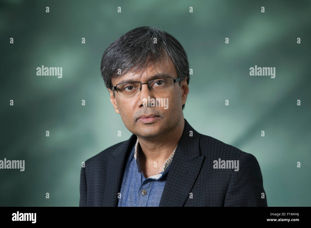 Amit Chaudhuri, der indische englische Schriftsteller und Wissenschaftler, an das Edinburgh International Book Festival 2015. Edinburgh, Schottland. 16. August 2015 Stockfoto