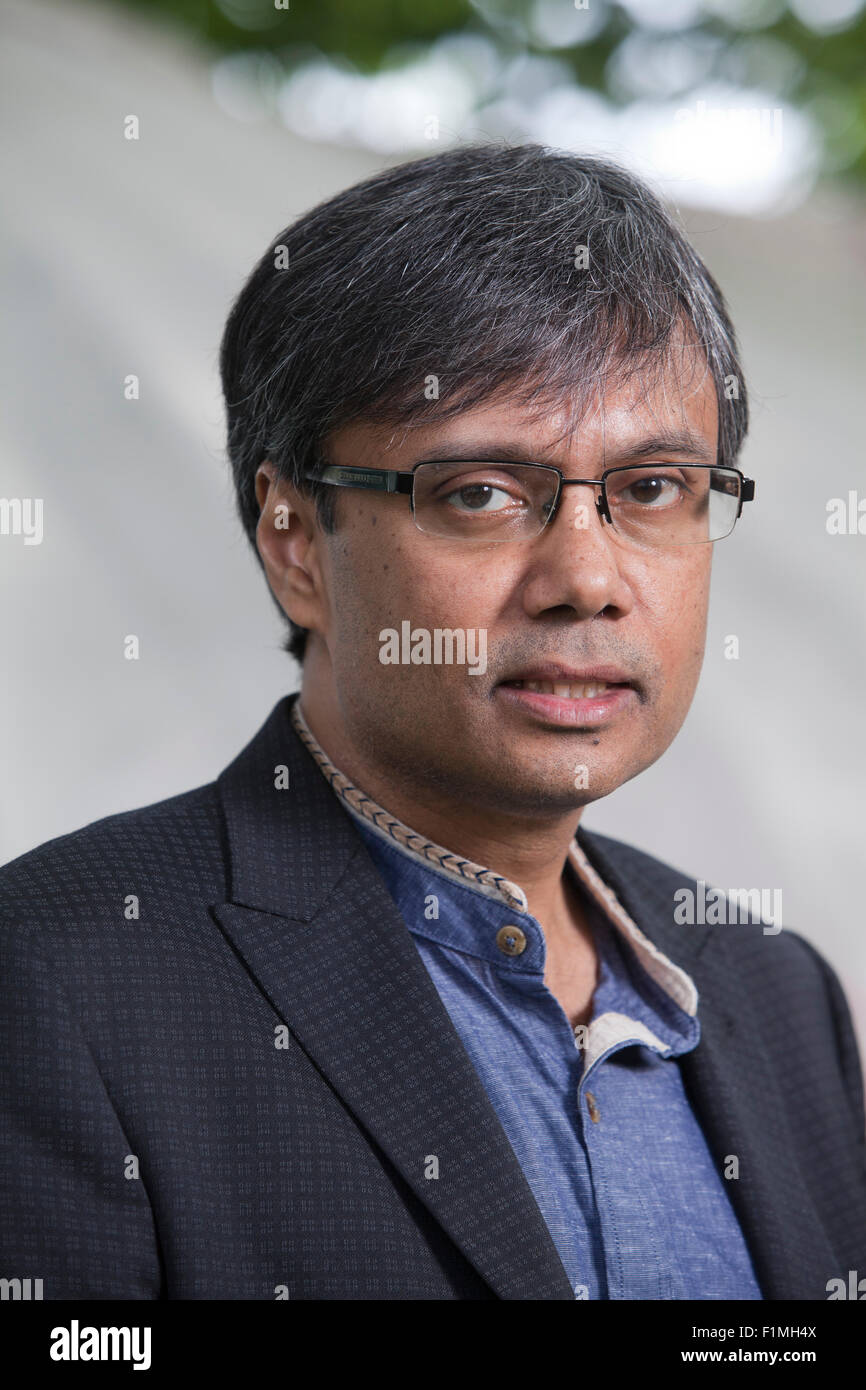 Amit Chaudhuri, der indische englische Schriftsteller und Wissenschaftler, an das Edinburgh International Book Festival 2015. Edinburgh, Schottland. 16. August 2015 Stockfoto