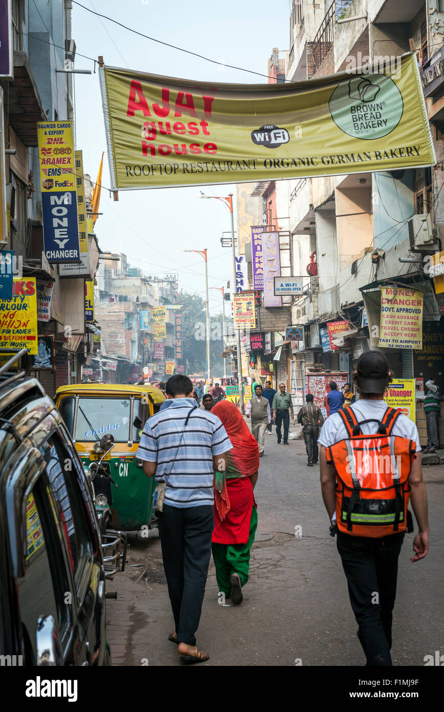 Busy Main Bazaar in Paharganj District von New Delhi, Indien Stockfoto