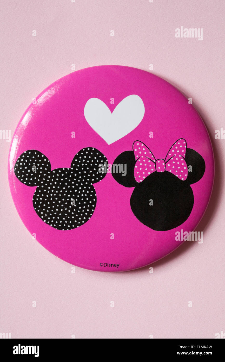 Disney Mickey & Minnie Kosmetikspiegel auf blass rosa Hintergrund isoliert Stockfoto