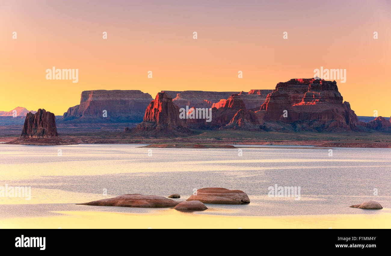 Padre Bay, von Cookie Jar Butte bei Sonnenaufgang. Lake Powell in Utah Stockfoto