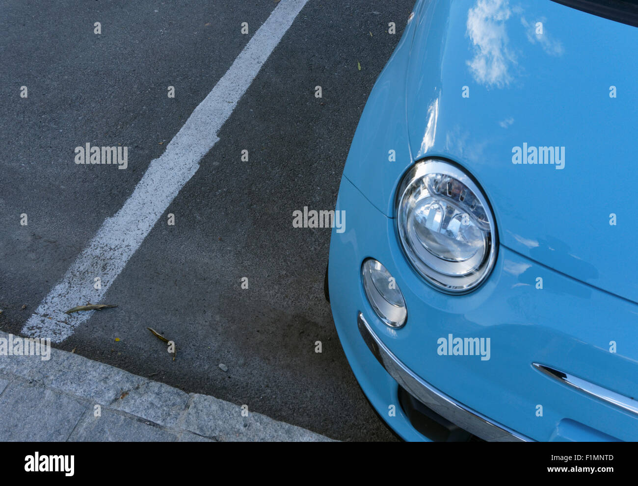 Neues Modell Fiat 500 Auto geparkt Stockfoto