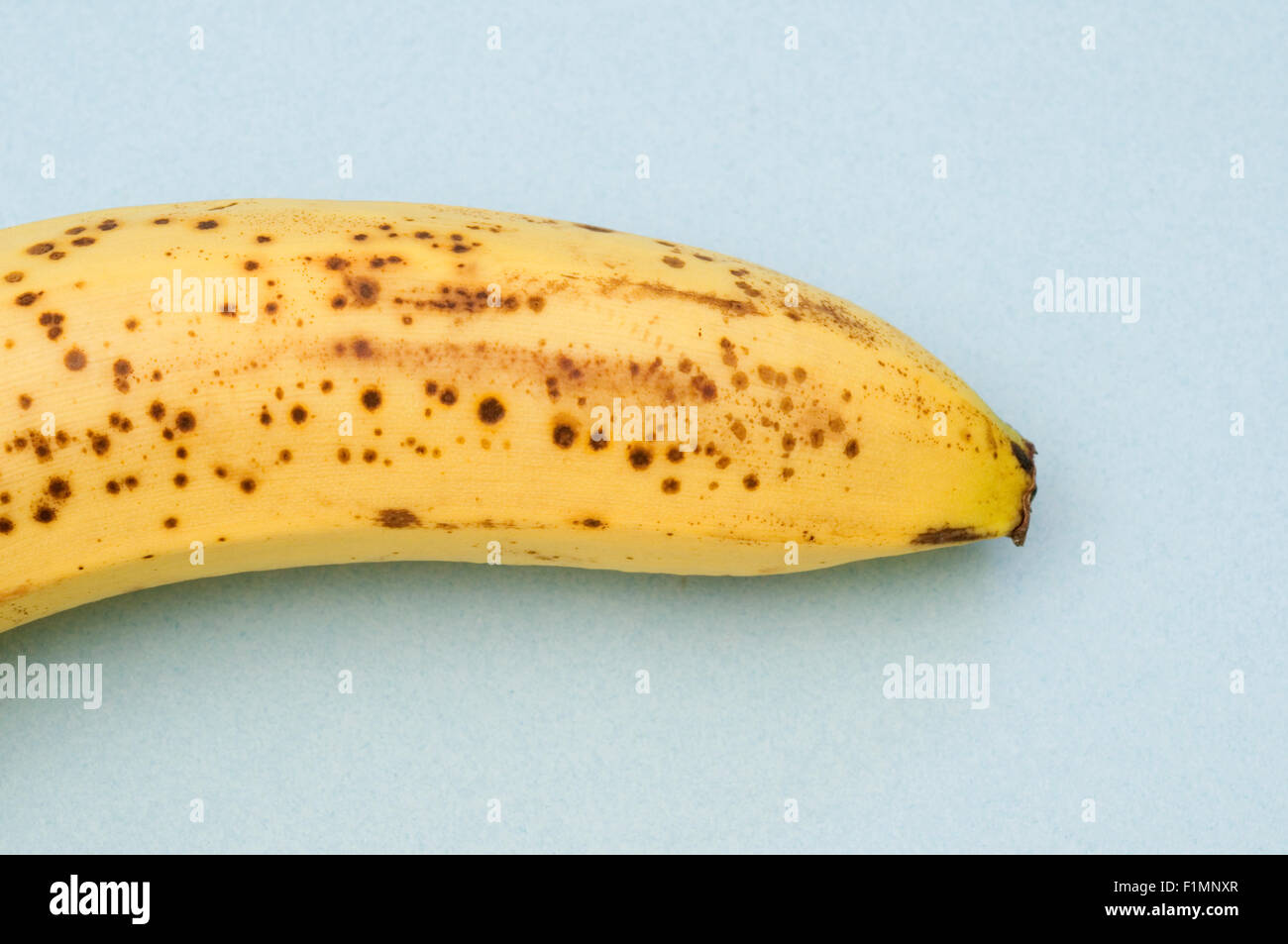 Banane mit gefleckte Schale Stockfoto