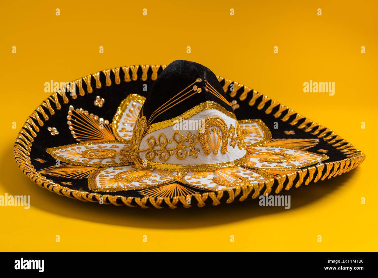 Ein festliches schwarze Mexikaner fühlte Mariachi sombrero Stockfoto