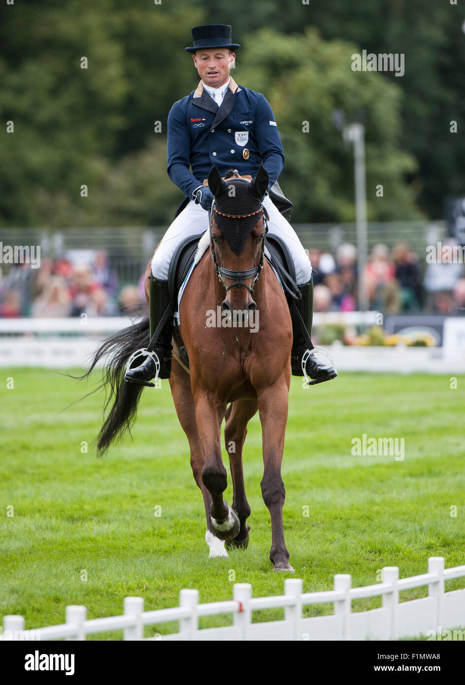 Stamford, Lincs, UK. 4. September, phase 2015.Michael Jung (GER) und La Biosthetique - Sam FBW [#85] während der Dressur am zweiten Tag des Wettbewerbs.  Der Land Rover Burghley Horse Trials 2015 Credit: Stephen Bartholomäus/Alamy Live-Nachrichten Stockfoto