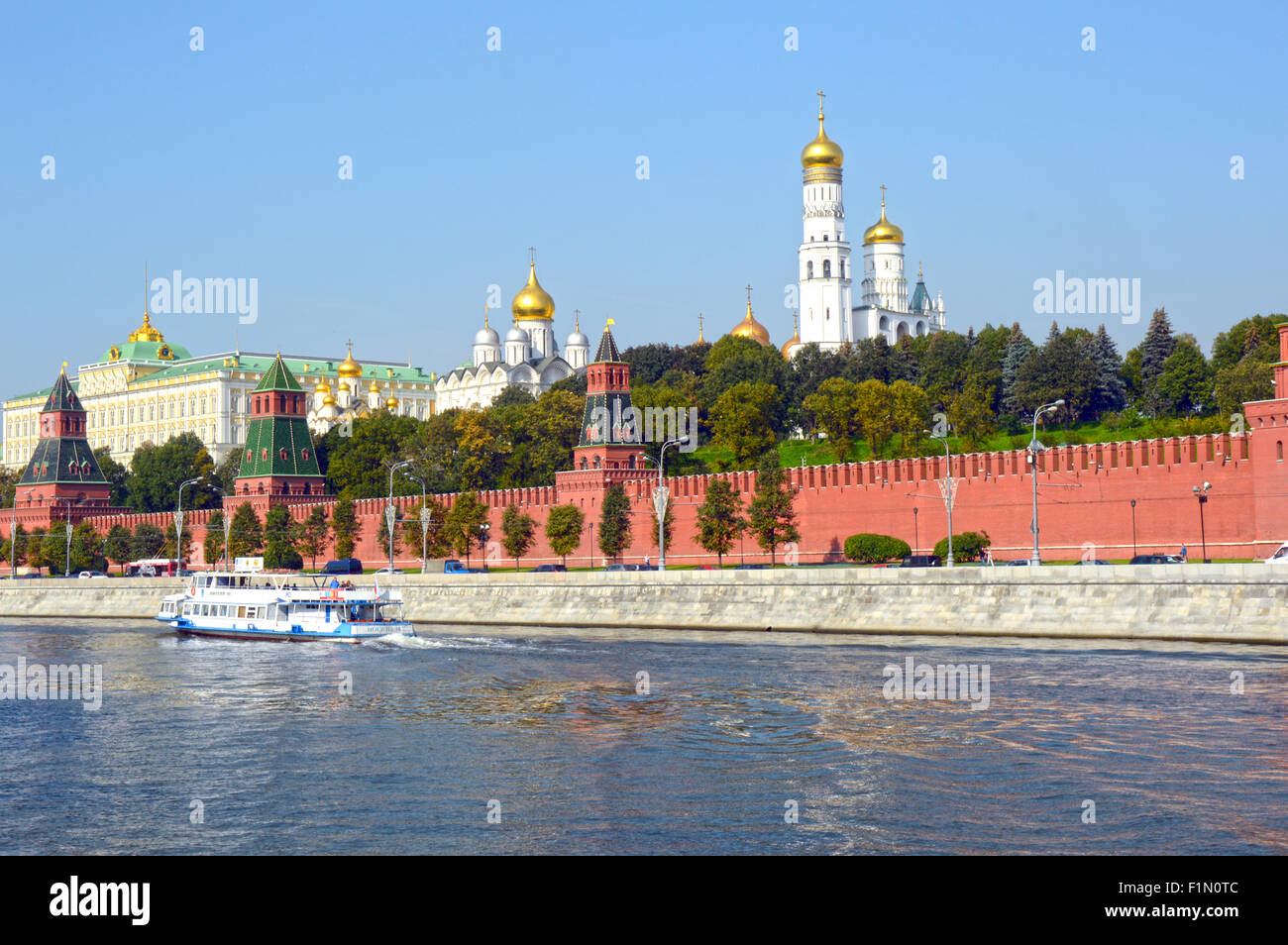 Der Moskauer Kreml Moskau Fluss der Kreml-Mauer Steamboat Stockfoto