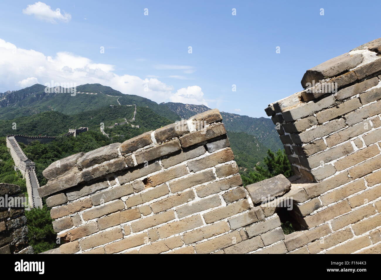 Nahaufnahme eines Teils der Great Wall Of China, Mutian Yu, mit der Wand erstreckt sich in den Hintergrund Stockfoto